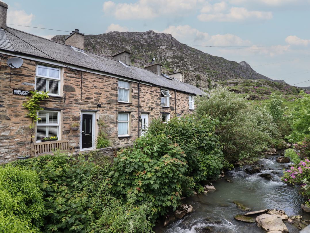 3 Barlwyd Terrace