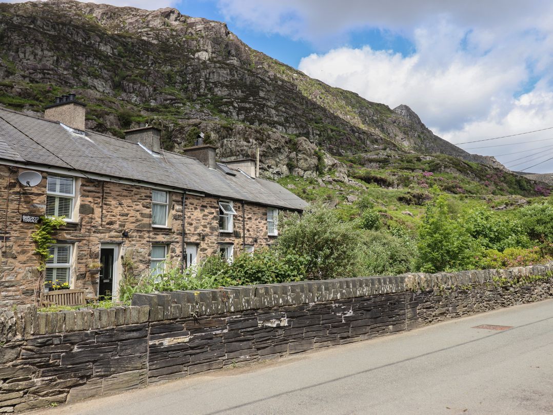 3 Barlwyd Terrace