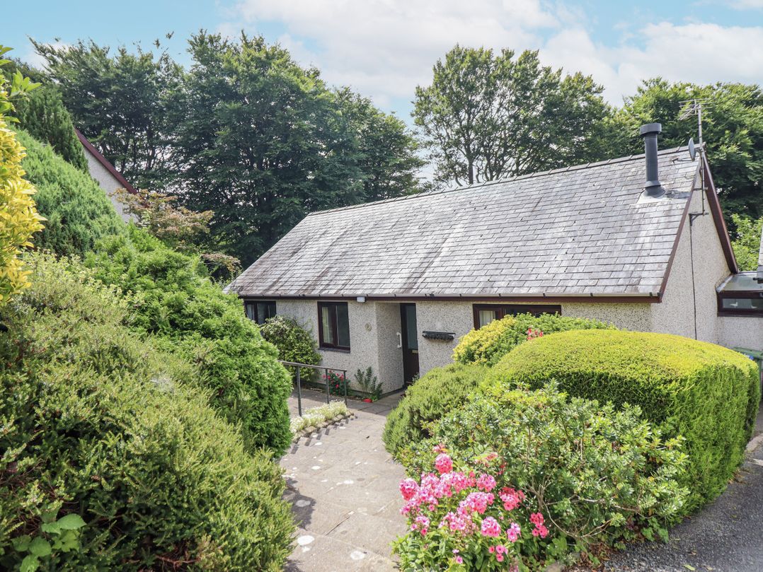 8 Glan Ysgethin, Barmouth - Sleeps 6 guests