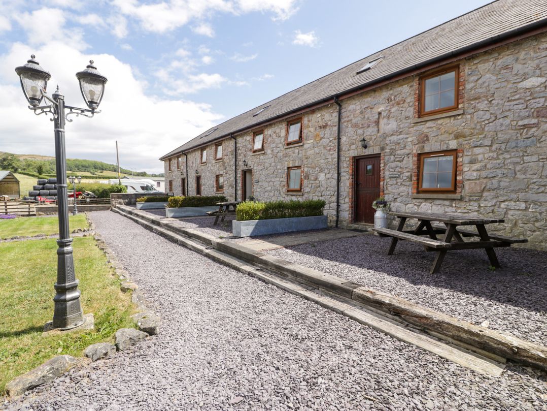 A house with windows and a door outside at Stabal-y-Gwedd Dolwen near Abergele