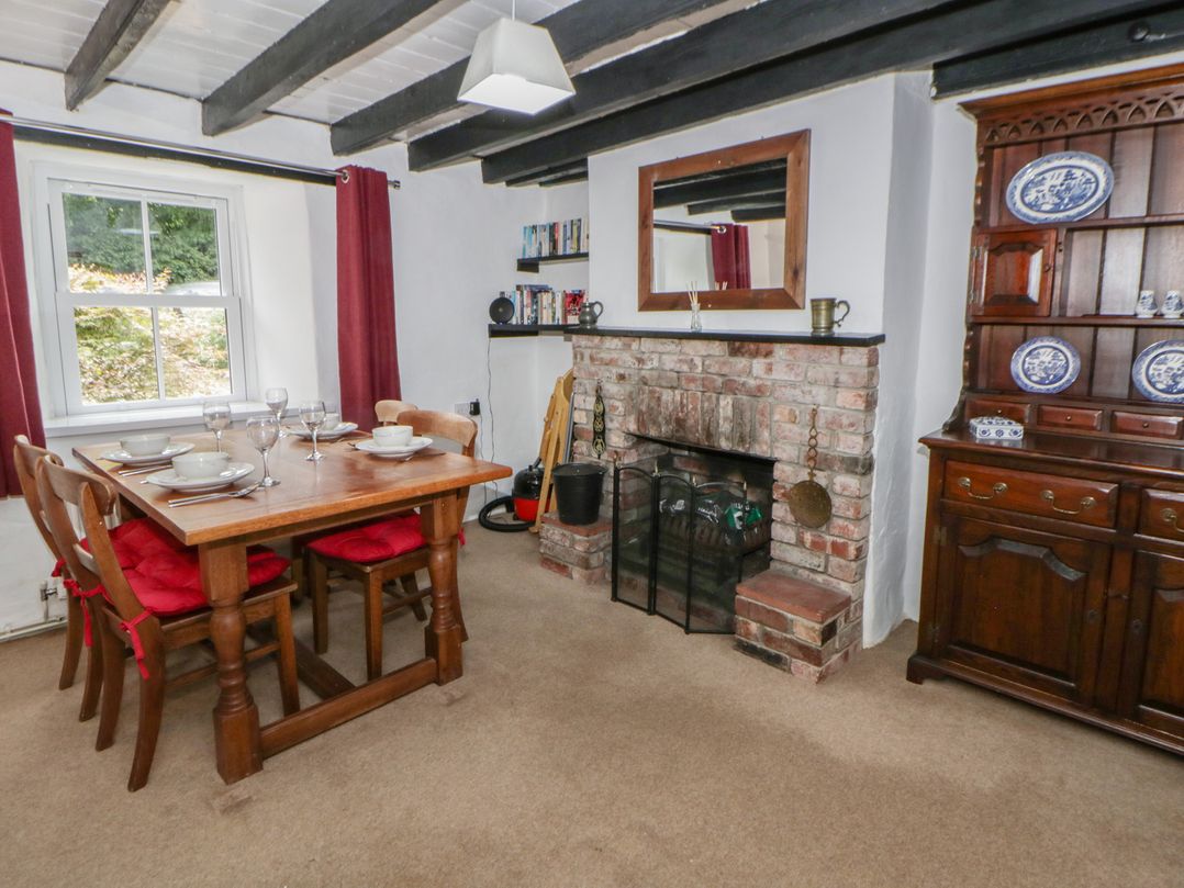 A dining room with a table and chairs at Panteg, Cardigan Llangoedmor Cardigan