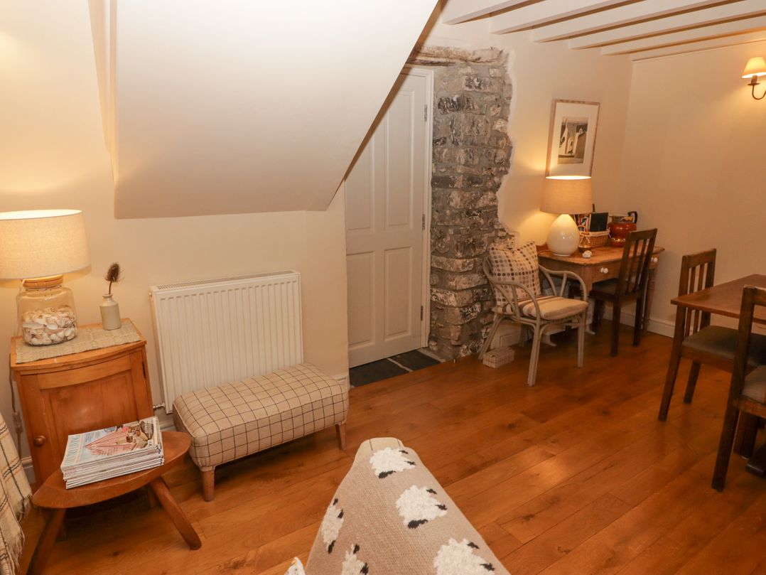 1 Cheriton Row
