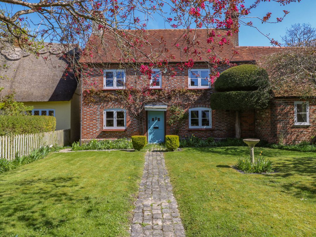 Dog friendly holiday cottage in Bledlow, sleeps 8