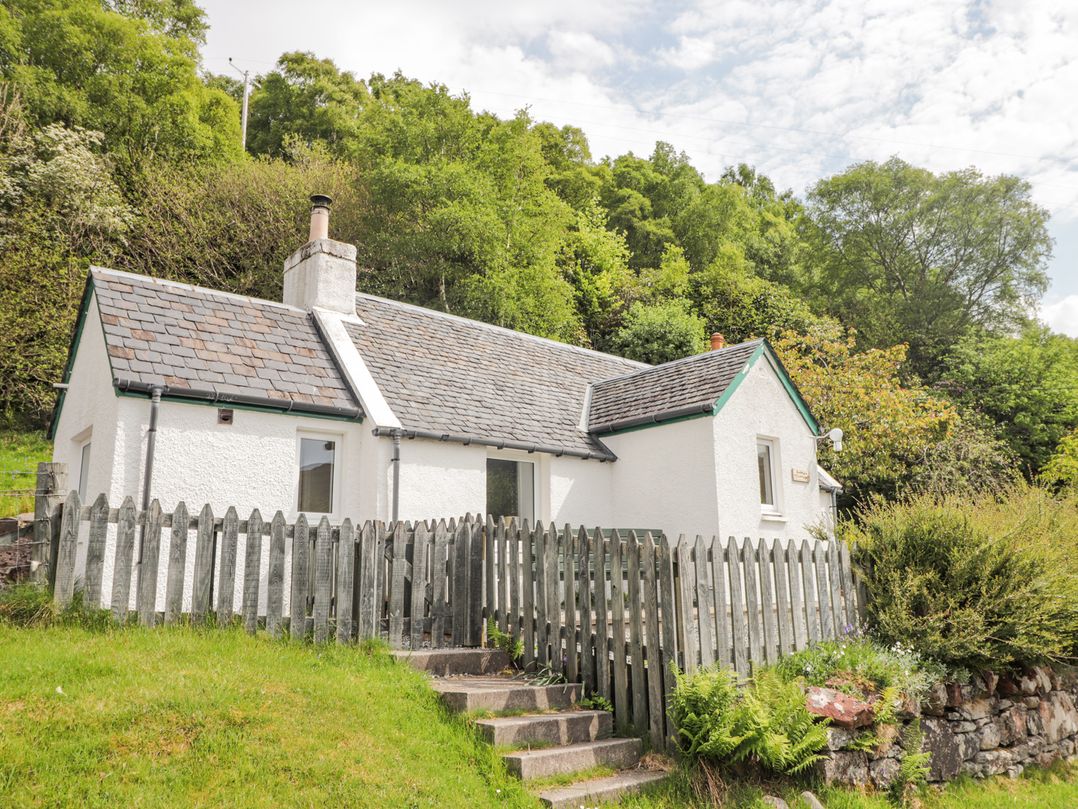 Dog friendly holiday cottage in Glenelg, sleeps 6