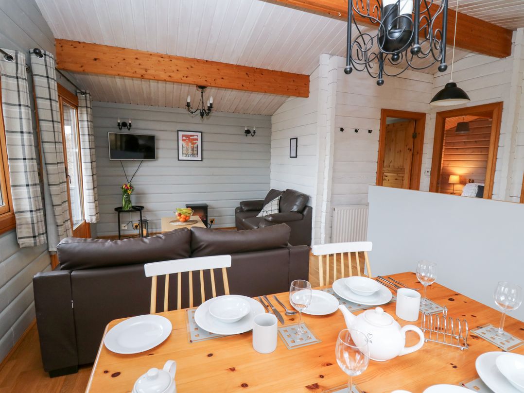 Snowy Owl Lodge