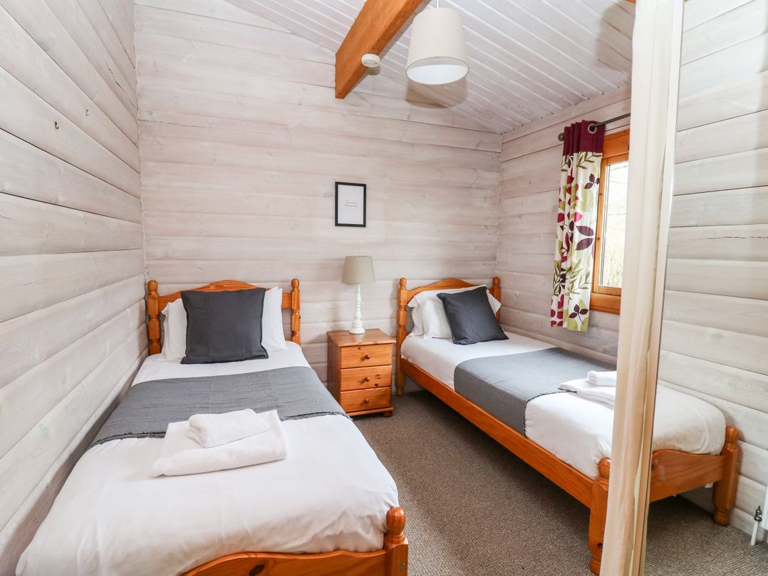 Snowy Owl Lodge