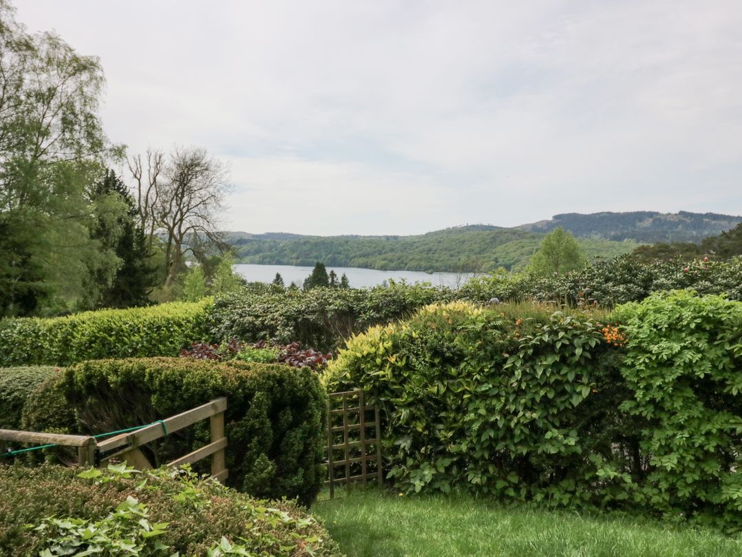 Lake Lodge