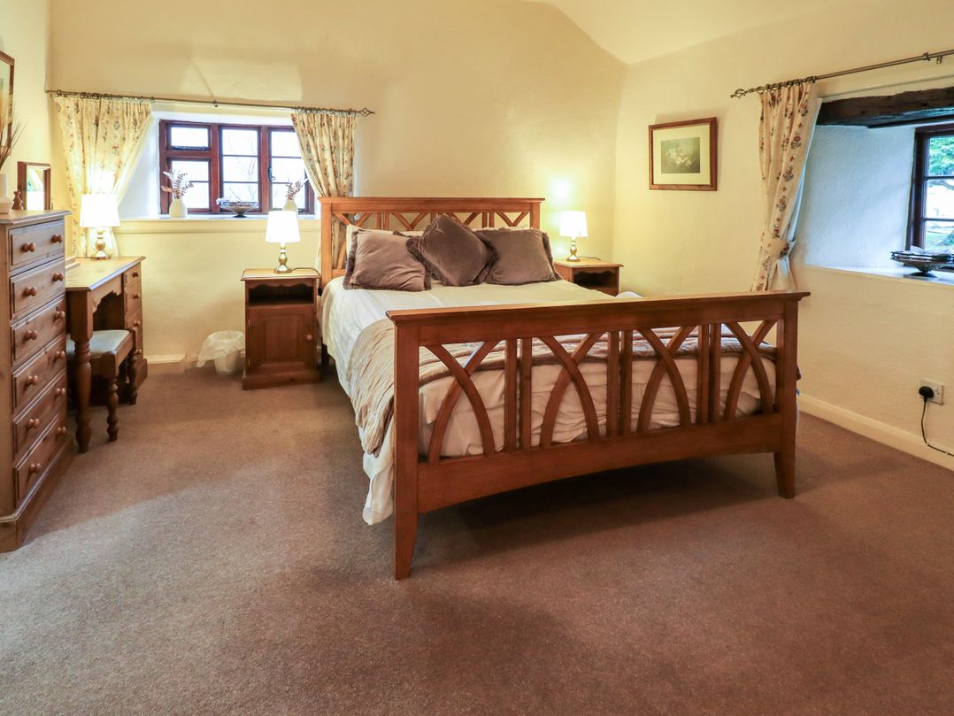 How Head Cottage