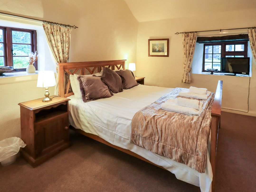How Head Cottage