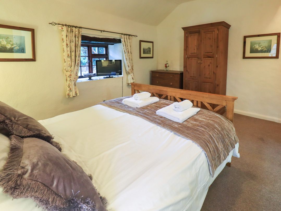 How Head Cottage