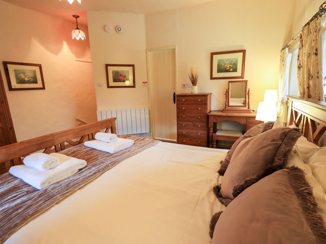 How Head Cottage