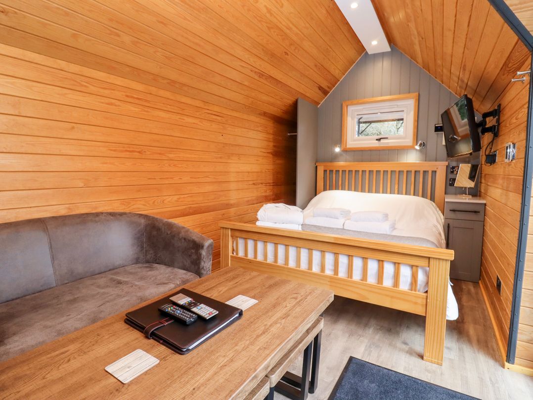 Acorn Lodge At Bridge Lake Farm & Fishery