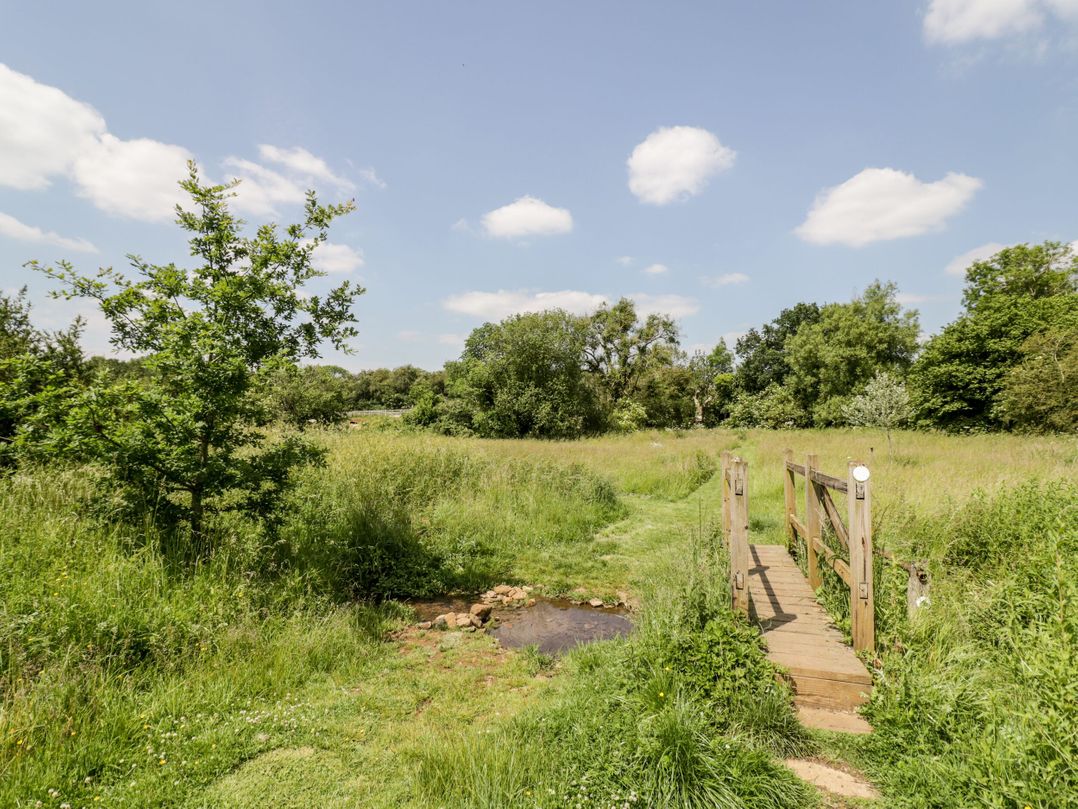 Acorn Lodge At Bridge Lake Farm & Fishery