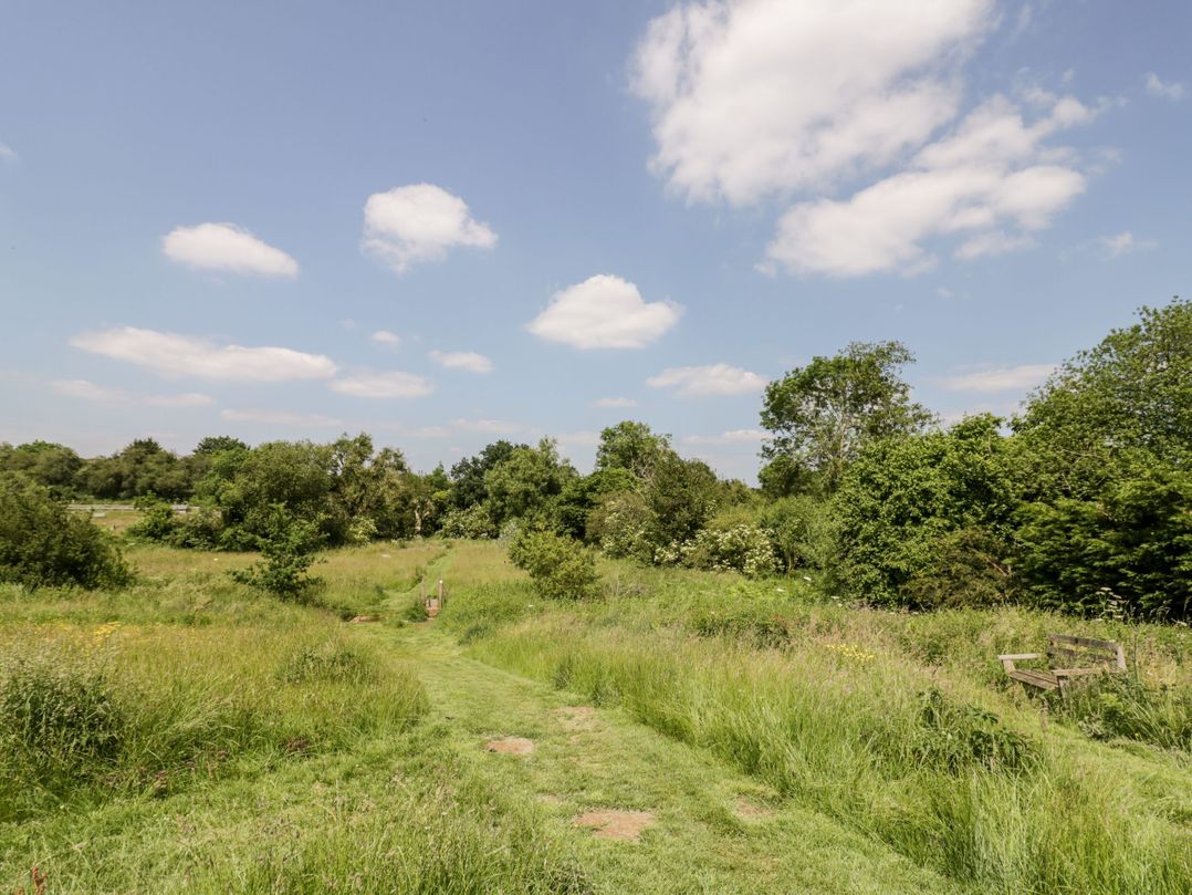 Acorn Lodge At Bridge Lake Farm & Fishery