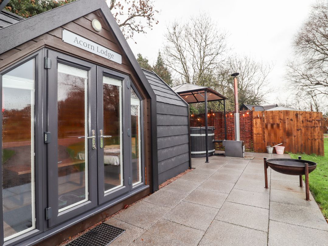 Acorn Lodge At Bridge Lake Farm & Fishery