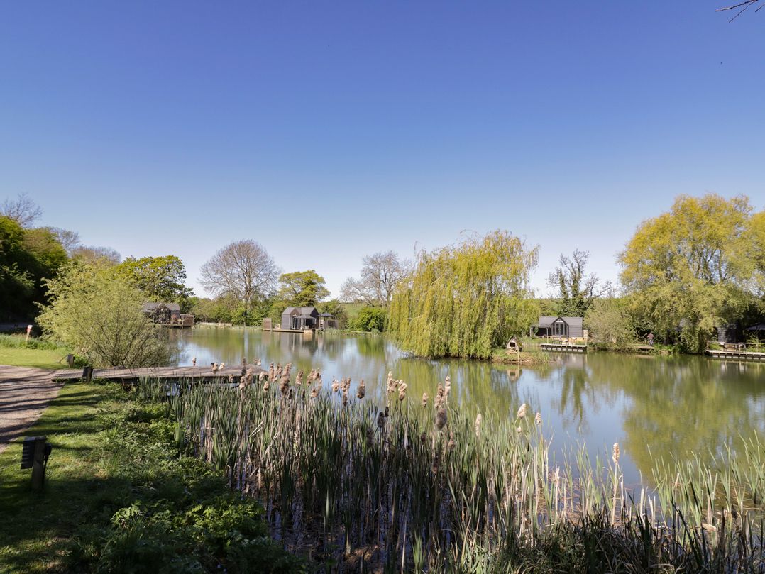 Acorn Lodge At Bridge Lake Farm & Fishery