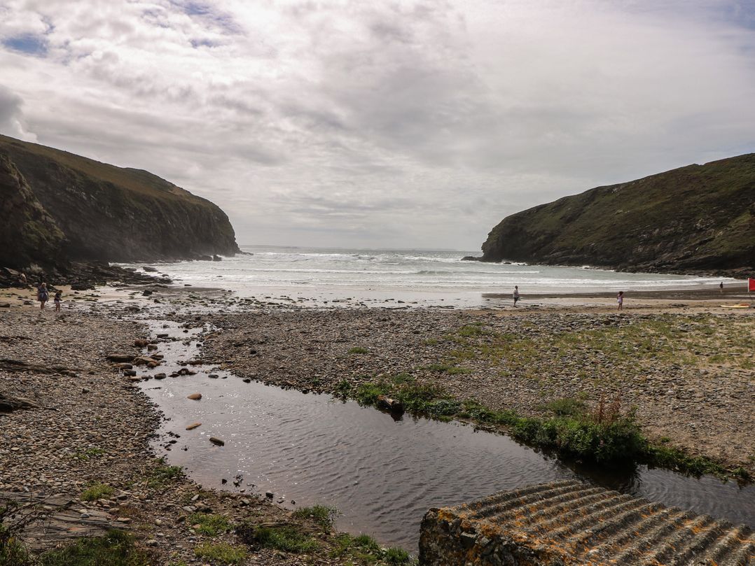 Y Twll Bollt (The Bolt Hole)