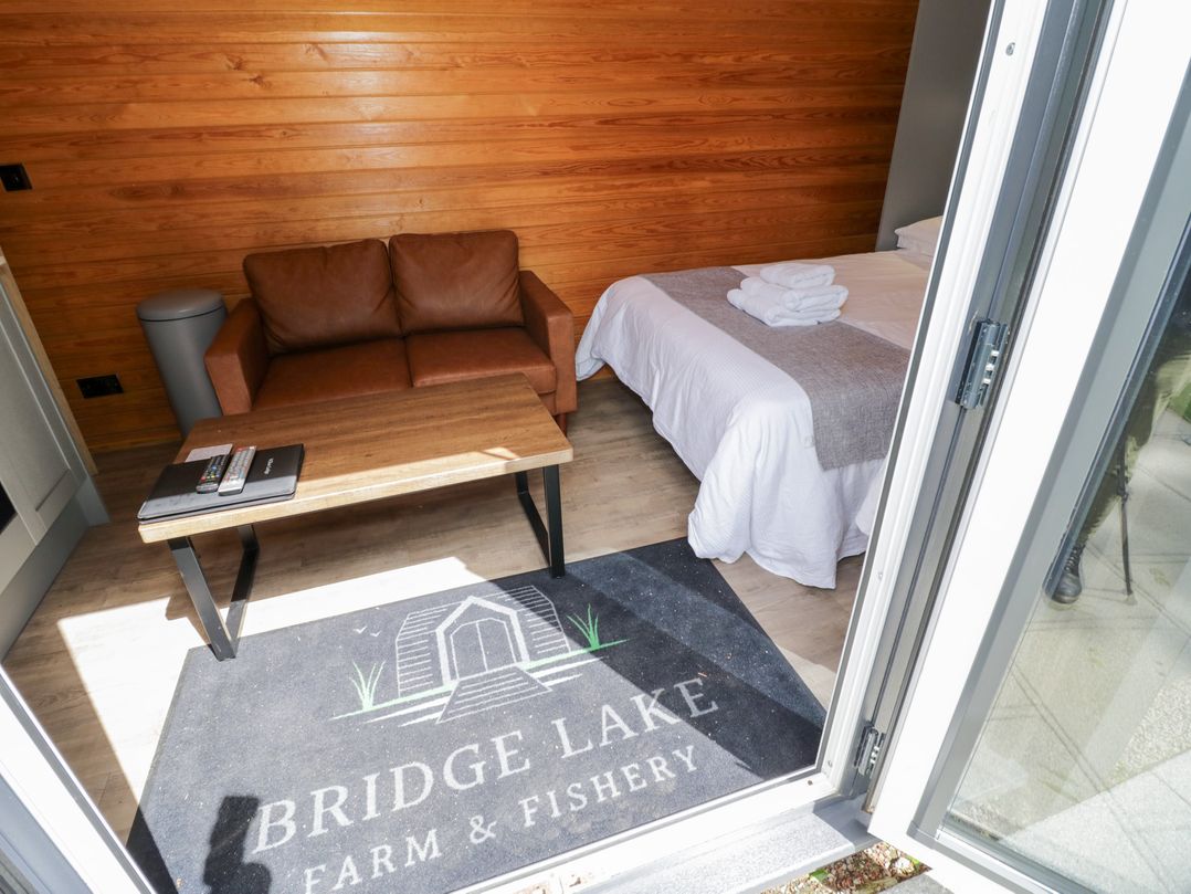 Willow Lodge At Bridge Lake Farm & Fishery