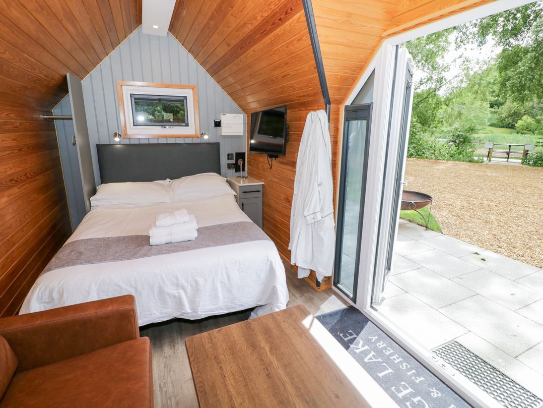 Willow Lodge At Bridge Lake Farm & Fishery