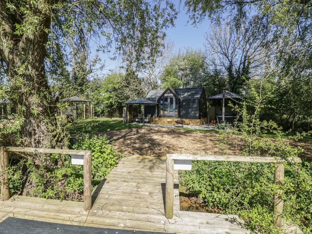 Willow Lodge At Bridge Lake Farm & Fishery