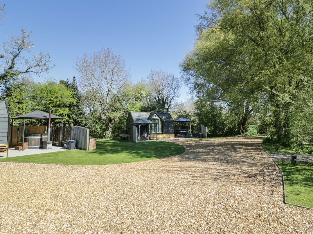Willow Lodge At Bridge Lake Farm & Fishery