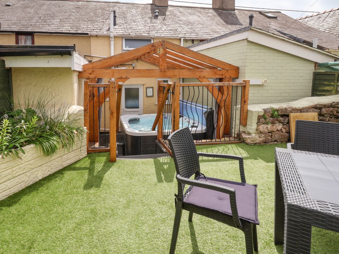 Rhos Street Retreat