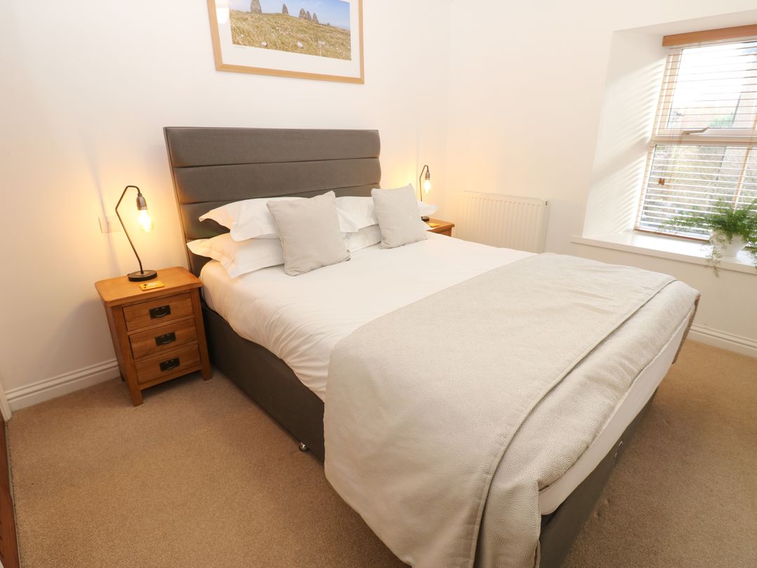 2 Eden Lodge