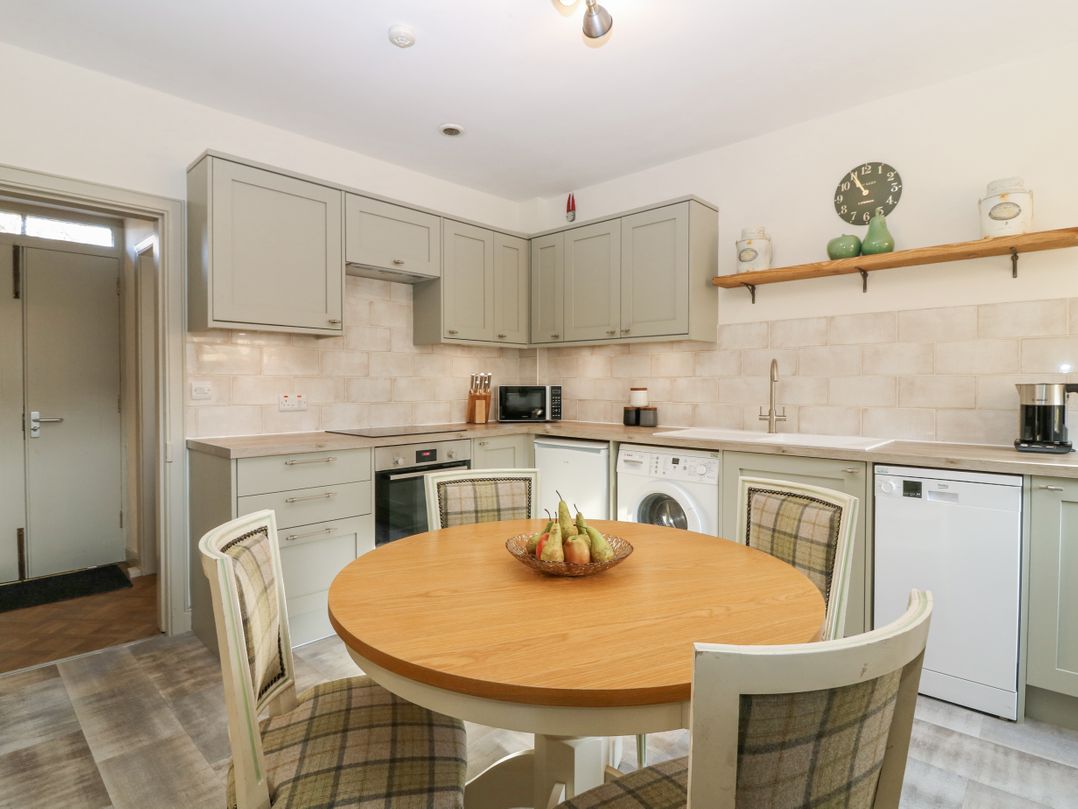 Pear Cottage - Priorwood Garden