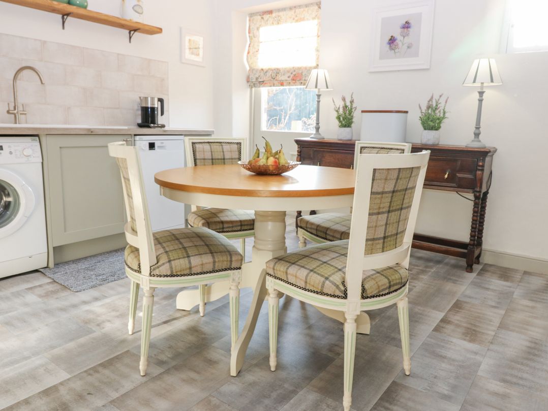 Pear Cottage - Priorwood Garden