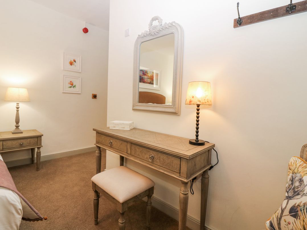 Pear Cottage - Priorwood Garden
