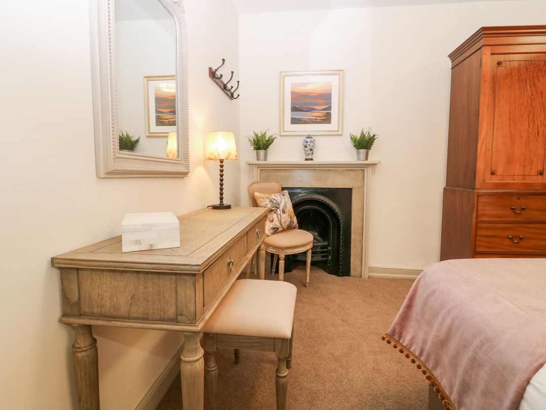 Pear Cottage - Priorwood Garden