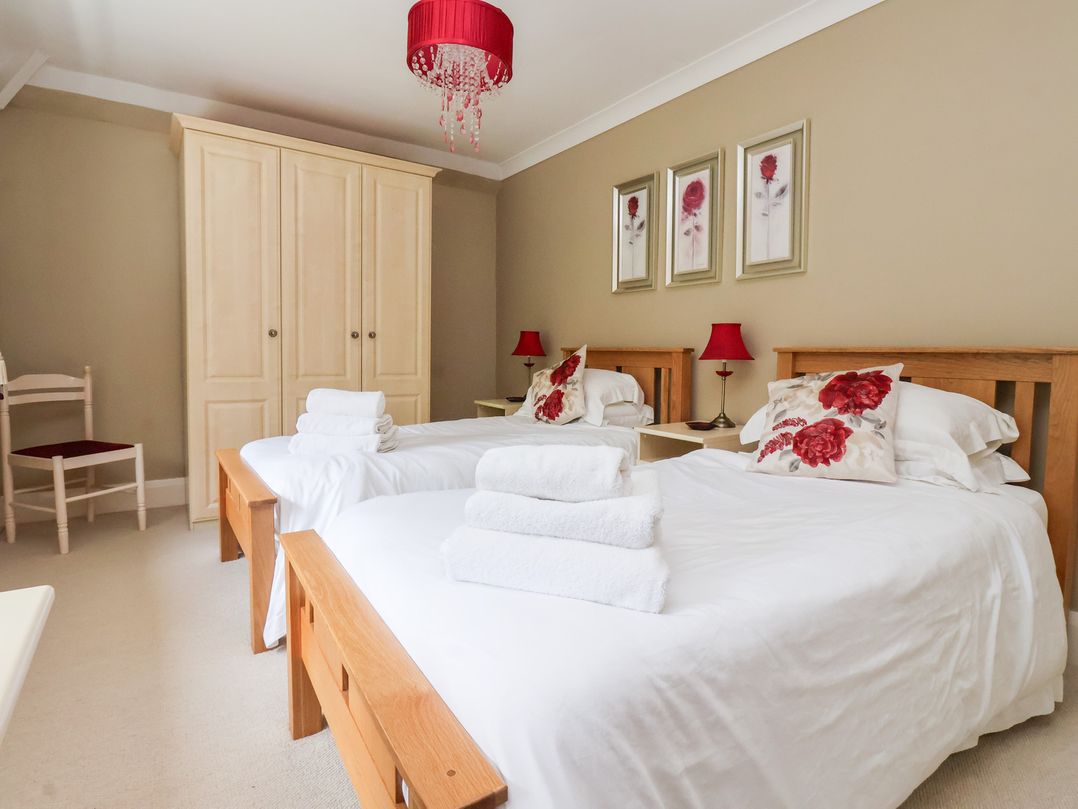 Raincliffe Manor