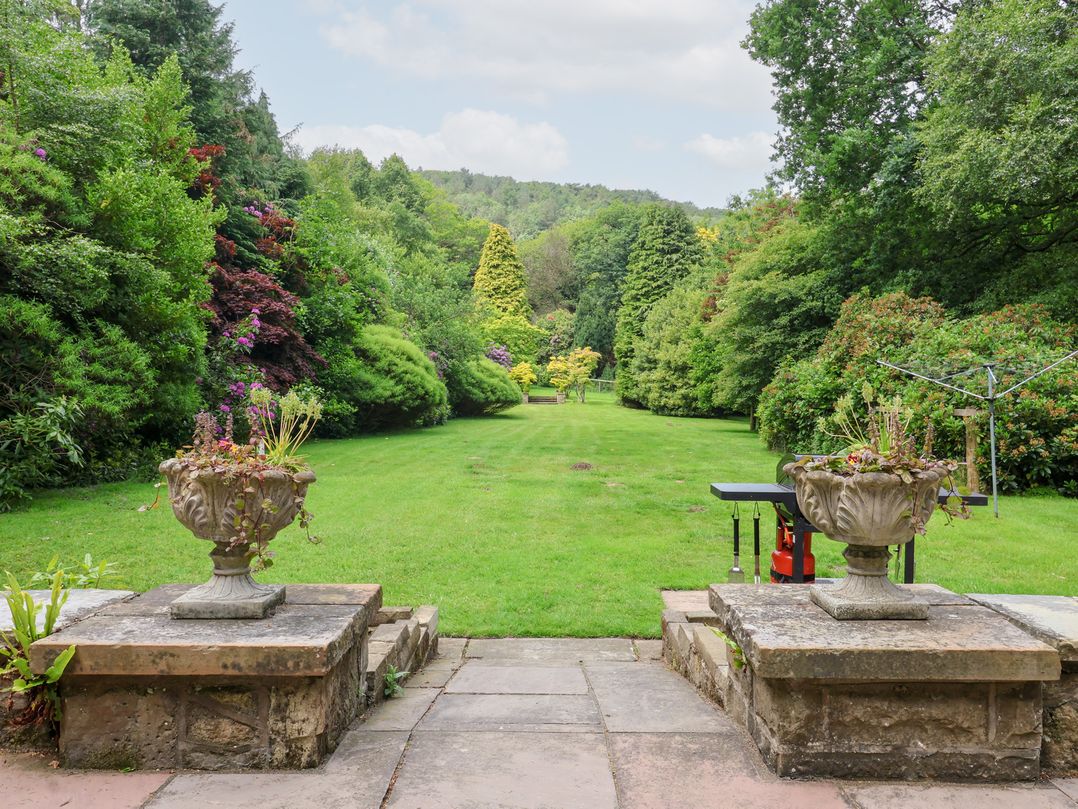 Raincliffe Manor