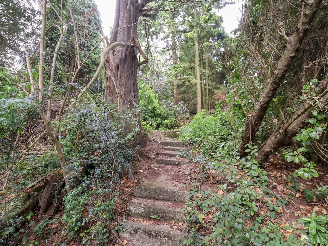 Raincliffe Manor