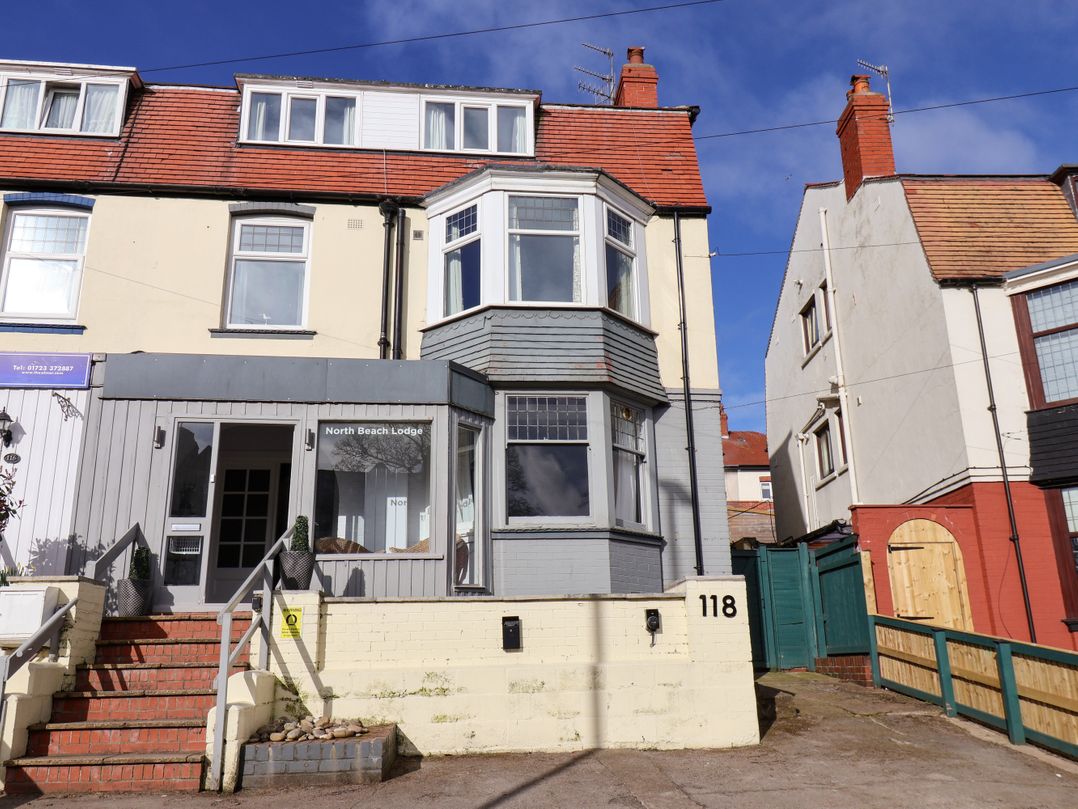 North Beach Lodge, Scarborough - Sleeps 16 guests