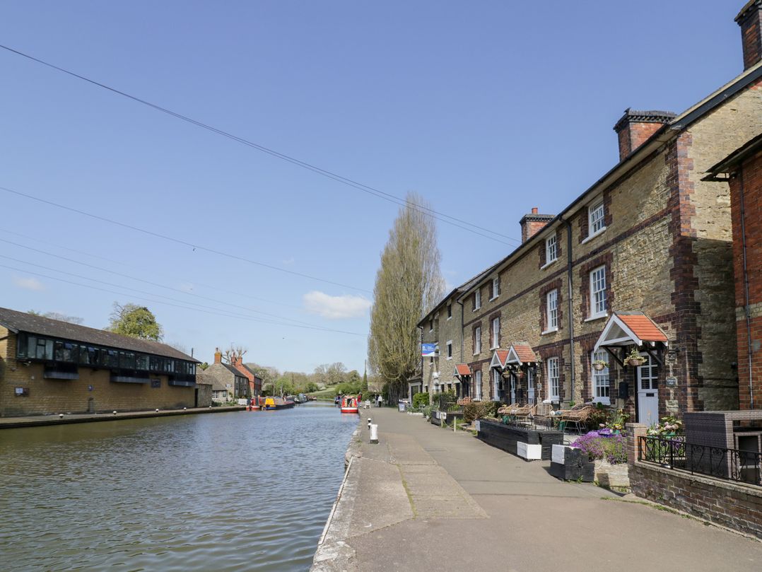 3 Canalside Cottages