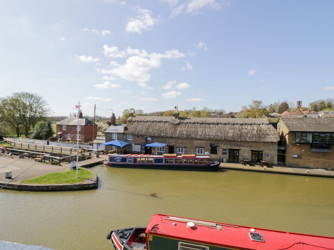 3 Canalside Cottages