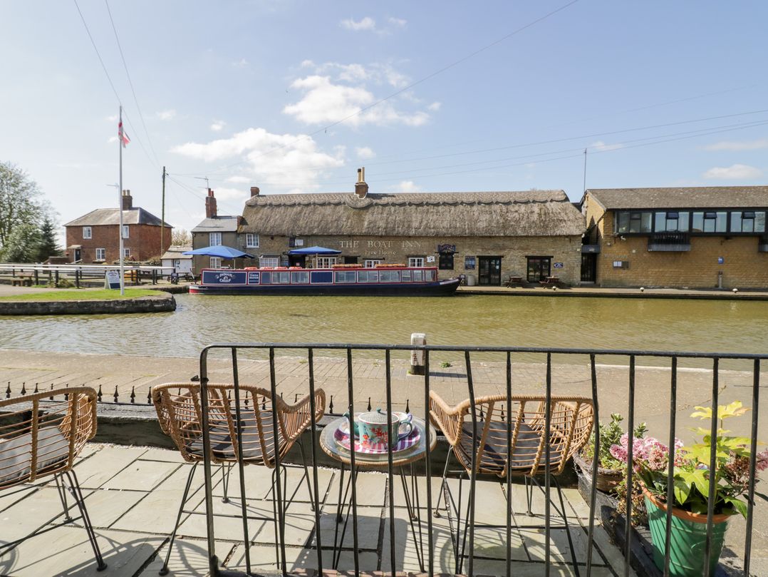 3 Canalside Cottages