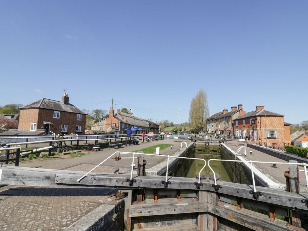 3 Canalside Cottages