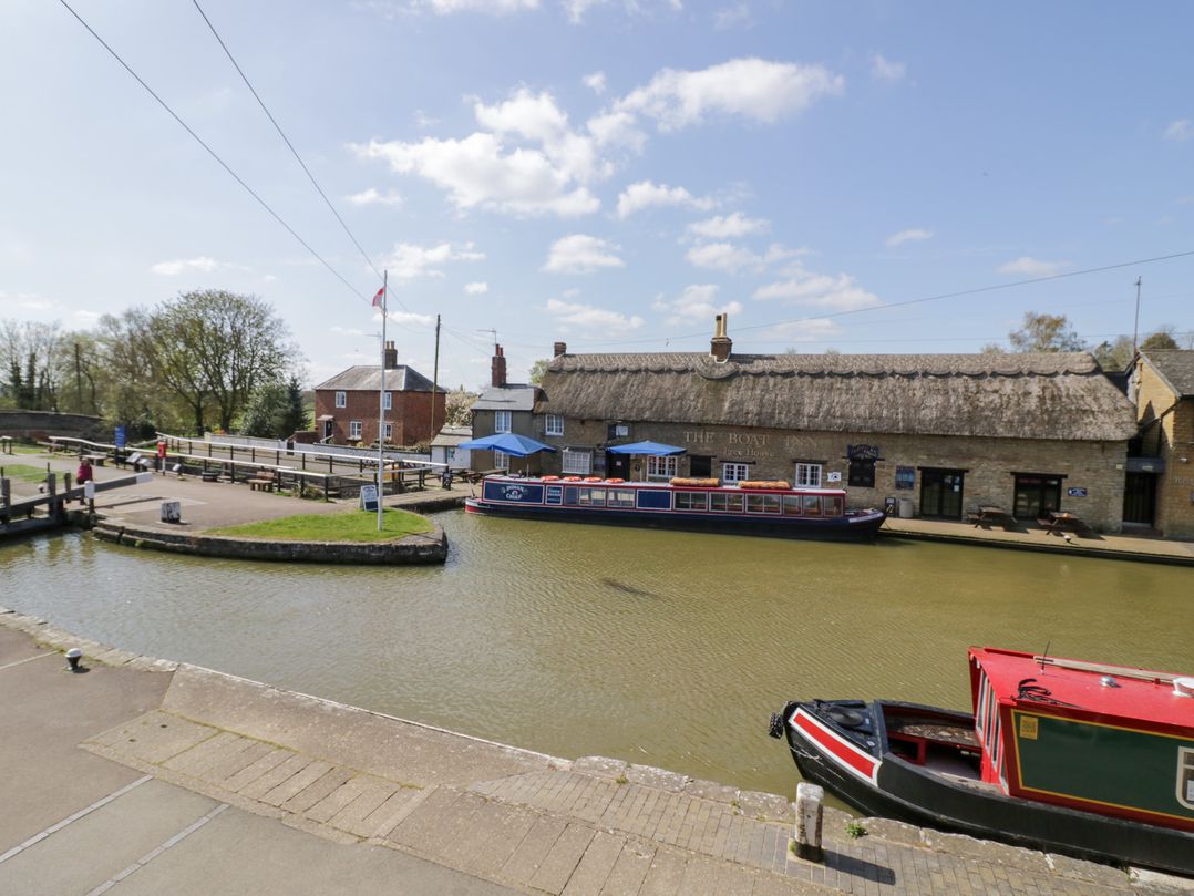 4 Canalside Cottages