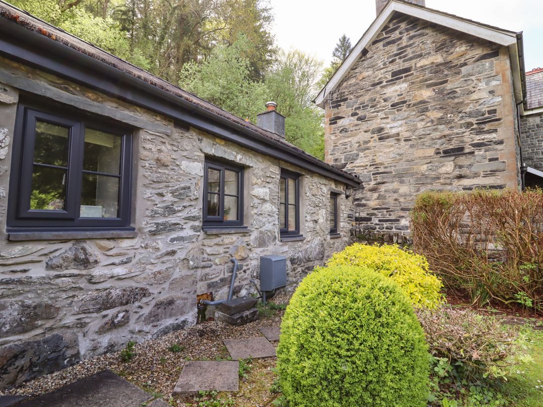 Tyn Y Ffynnon
