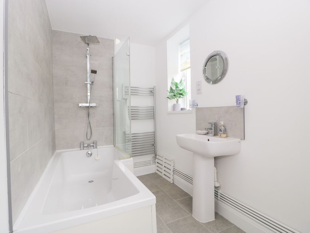 76A Mackworth Road
