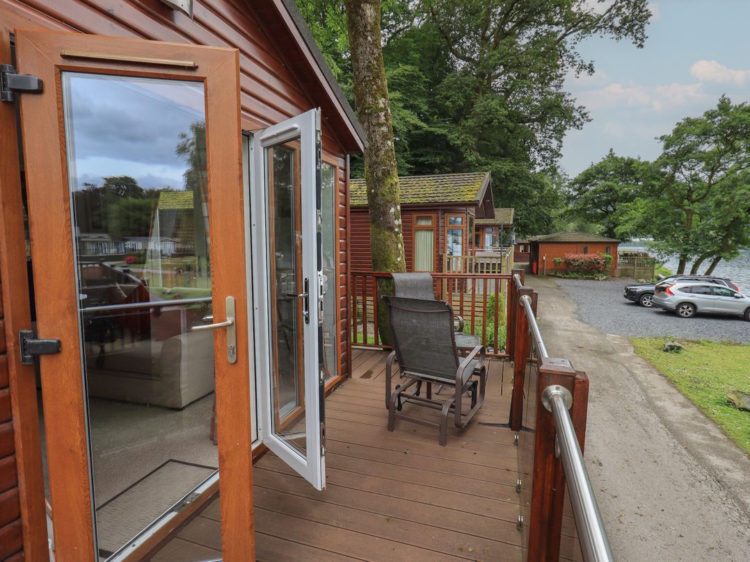 Shoreside Lodge