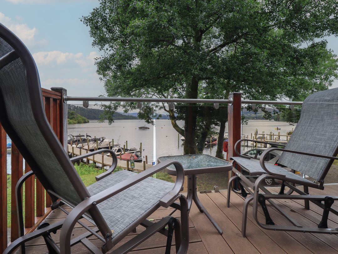Shoreside Lodge