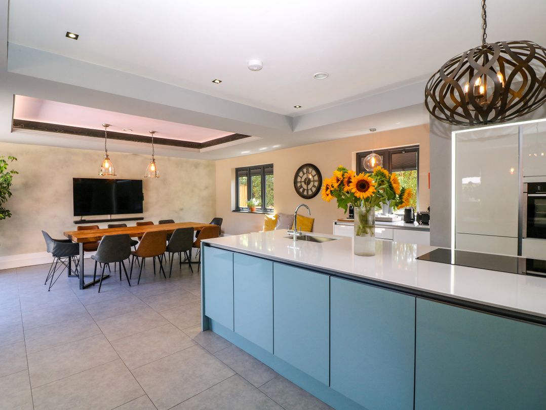 A kitchen with a dining table and chairs at Thornbury Barnard's Green, Malvern