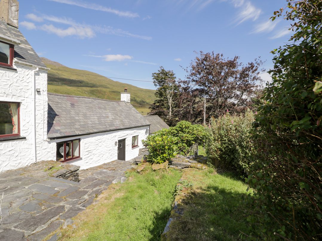 Cwm