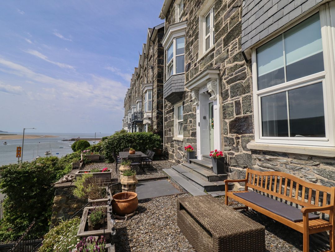 5 Porkington Terrace