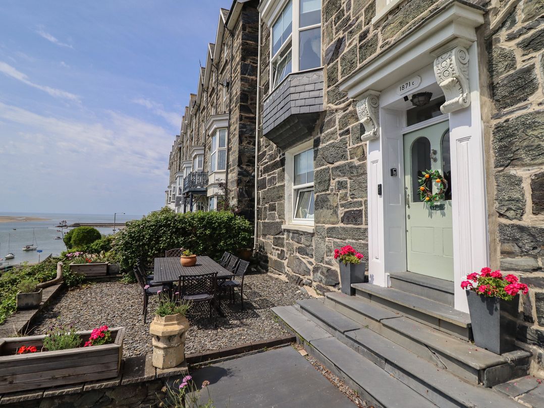5 Porkington Terrace