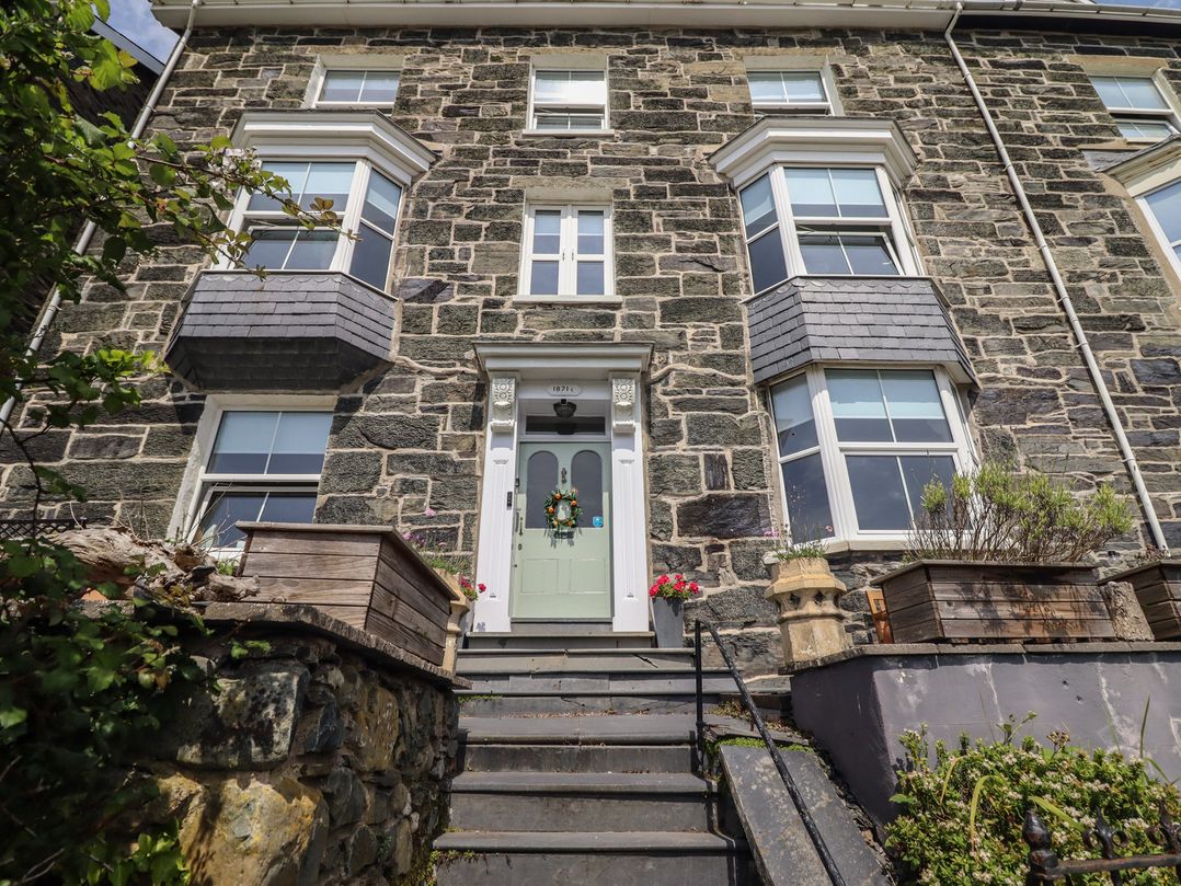 5 Porkington Terrace
