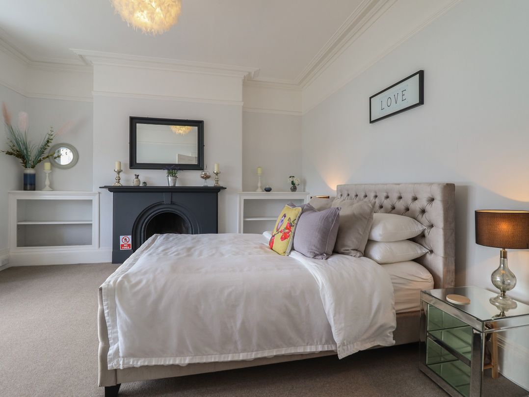 5 Porkington Terrace